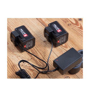 Akkumul&aacute;tor t&ouml;ltő FELCO 834